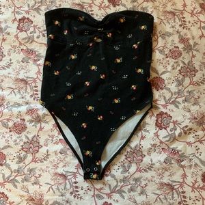 Forever 21 - BLK Strapless Bodysuit- Large